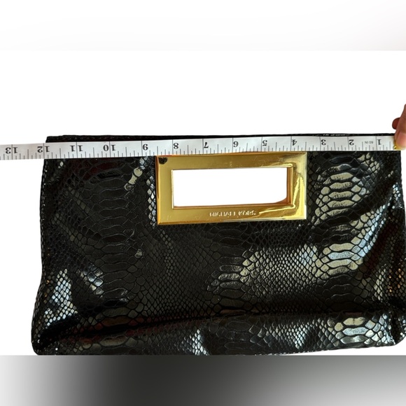 MICHAEL KORS - BERKLEY CLUTCH BAG BLACK PATTEN LEATHER SNAKESKIN GOLD - Picture 6 of 7